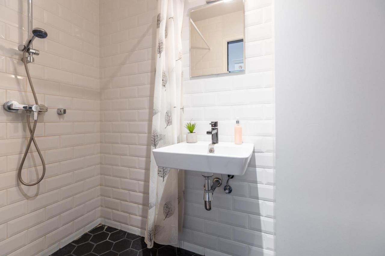 Stylish Studio In Perfect Location, 24H Reception Apartment Tallinn Exterior photo