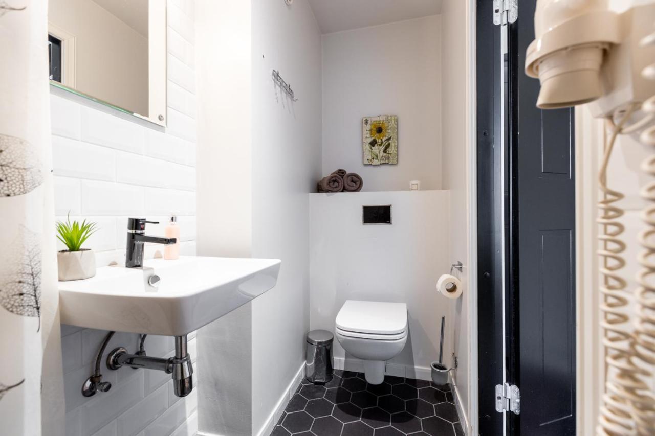 Stylish Studio In Perfect Location, 24H Reception Apartment Tallinn Exterior photo